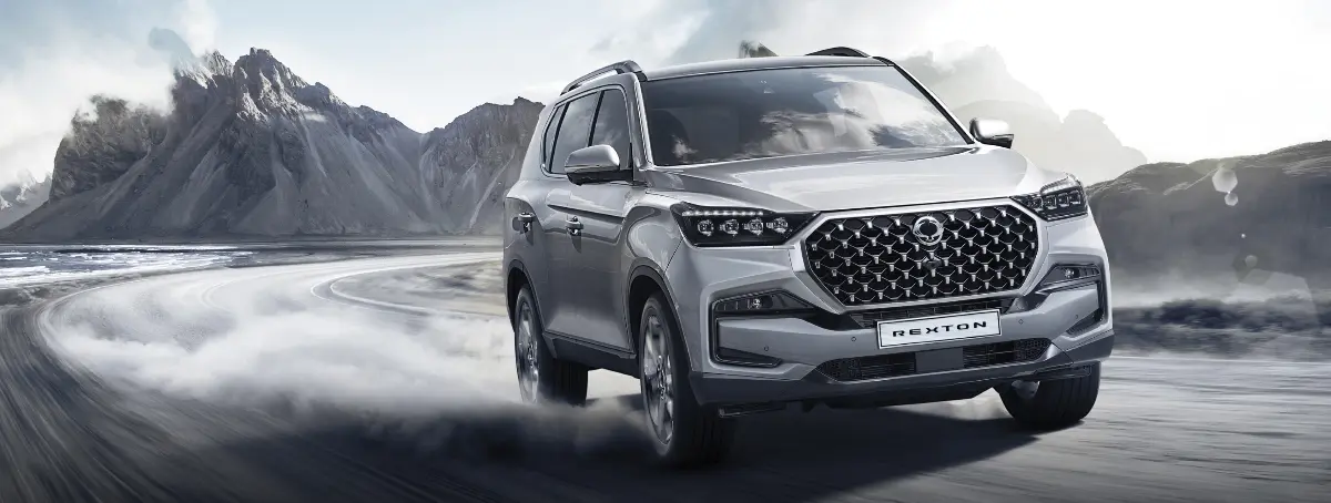 ¿Qué coche es el que le han destrozado a Pedro Sánchez durante su visita a Paiporta, Valencia?