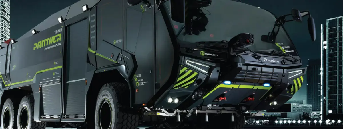 Parece un vehículo lunar, pero el Rosenbauer Panther 6x6 es el nuevo juguete de los bomberos del aeropuerto