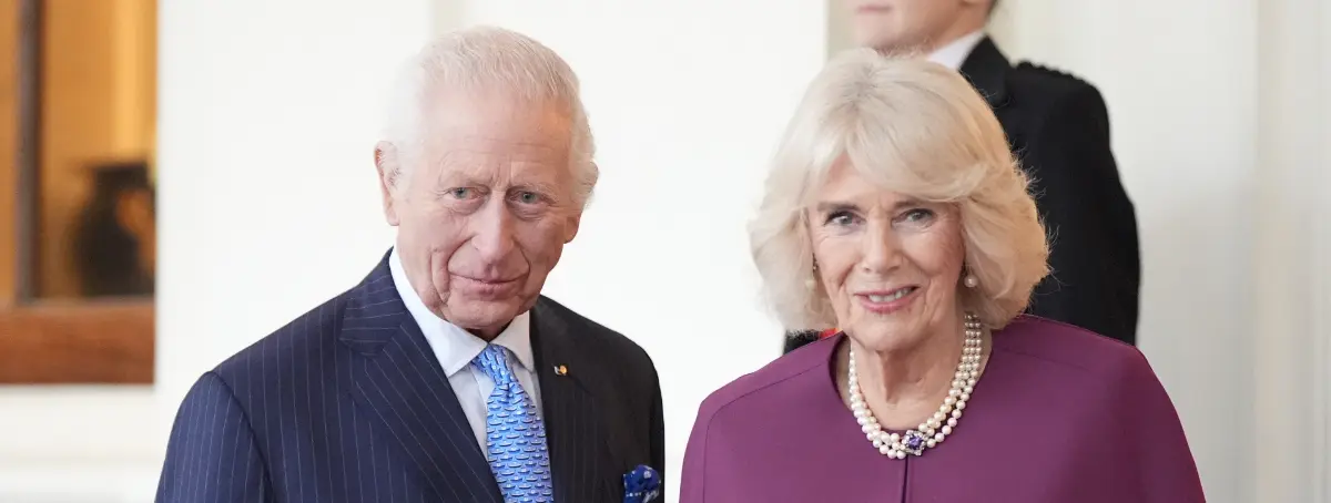 Carlos III ha amenazado con internar a Camilla Parker Bowles si no cesa en sus malas costumbres Carlos III ha amenazado con internar a Camilla Parker Bowles si no cesa en sus malas costumbres