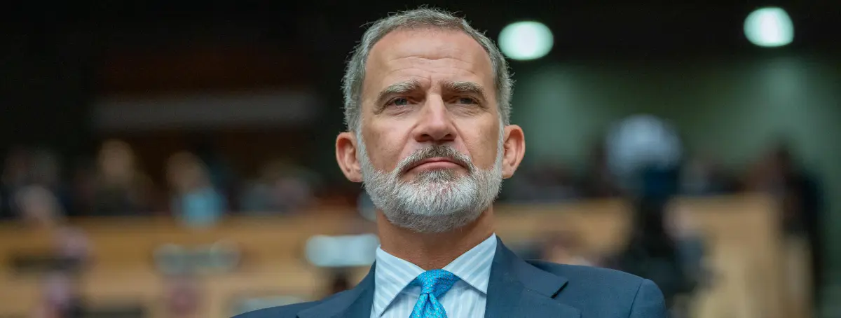 Felipe VI lo mete en un avión con billete de ida sin vuelta