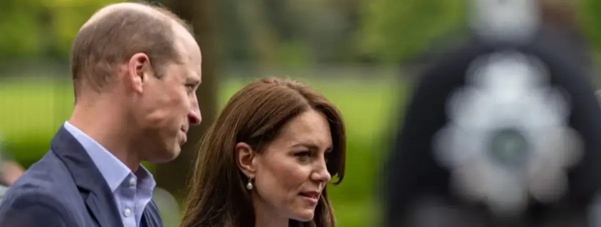 El Príncipe Guillermo y Kate Middleton abandonan a Carlos III en el peor momento de su vida