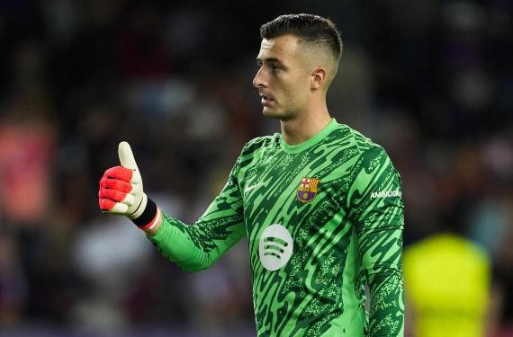 Iñaki Peña se convierte en un problema en el vestuario del Barça