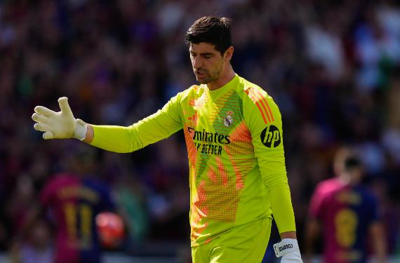 Courtois no es del agrado de Xabi Alonso que tiene dos alternativas para disputar la titularidad