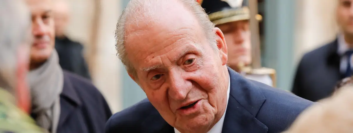 Juan Carlos I lava los trapos sucios de su hijo con pagos mensuales en Suiza