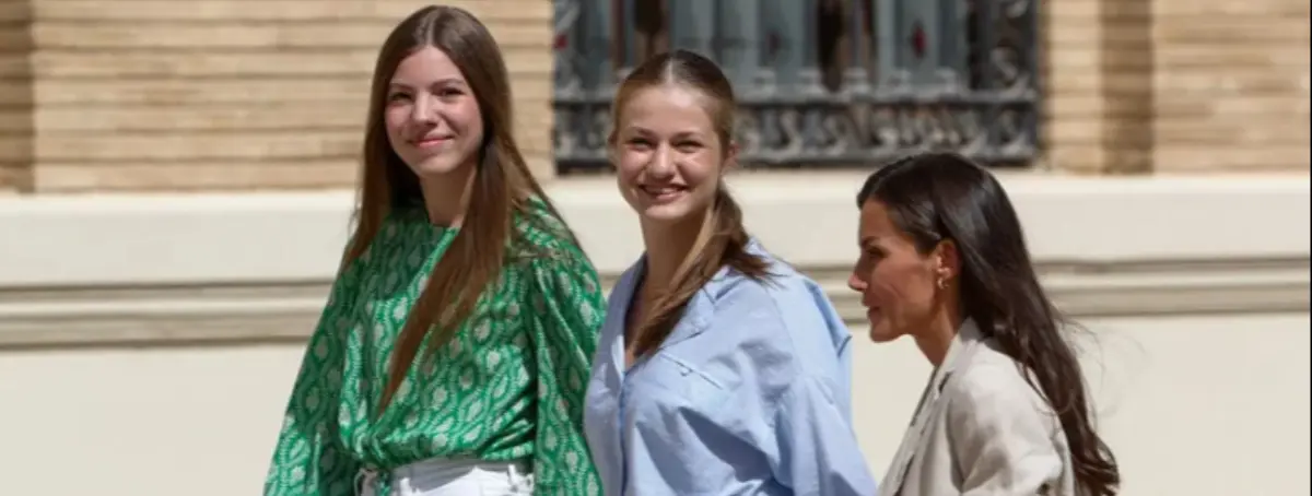 Los socios del Club Náutico de Palma de Mallorca sueltan pestes de Letizia y sus hijas, Leonor y Sofía