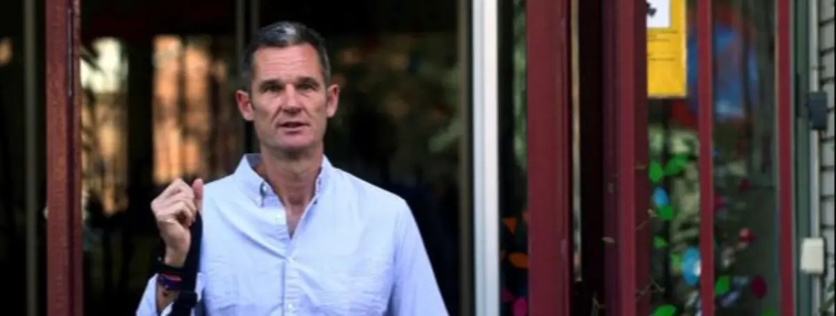 Socios del club de pádel en el que Iñaki Urdangarin pasa el día confirman que no trabaja