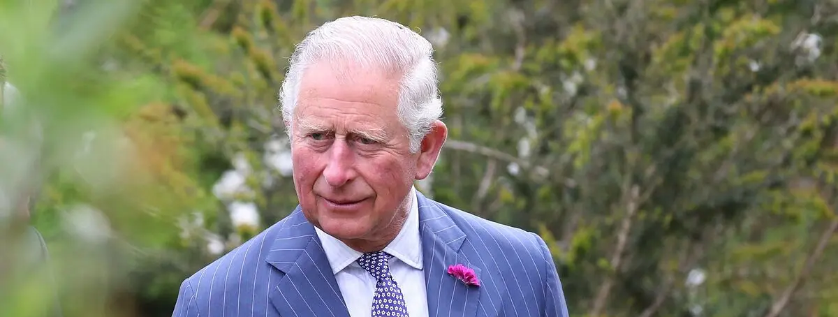 Carlos III no puede viajar sin un equipo de cinco médicos