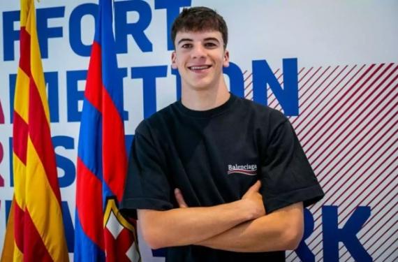 Alejandro Balde ya ha recibido el aviso, llega desde el filial, pero apunta a ser el titular esta temporada