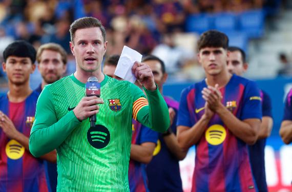 Ter Stegen se ha quedado solo en el vestuario, ni Frenkie de Jong está a su lado