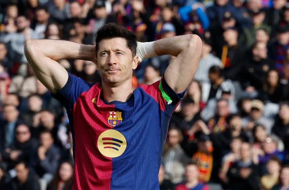 Deco sospecha que Robert Lewandowski ha estado negociando a espaldas del Barça