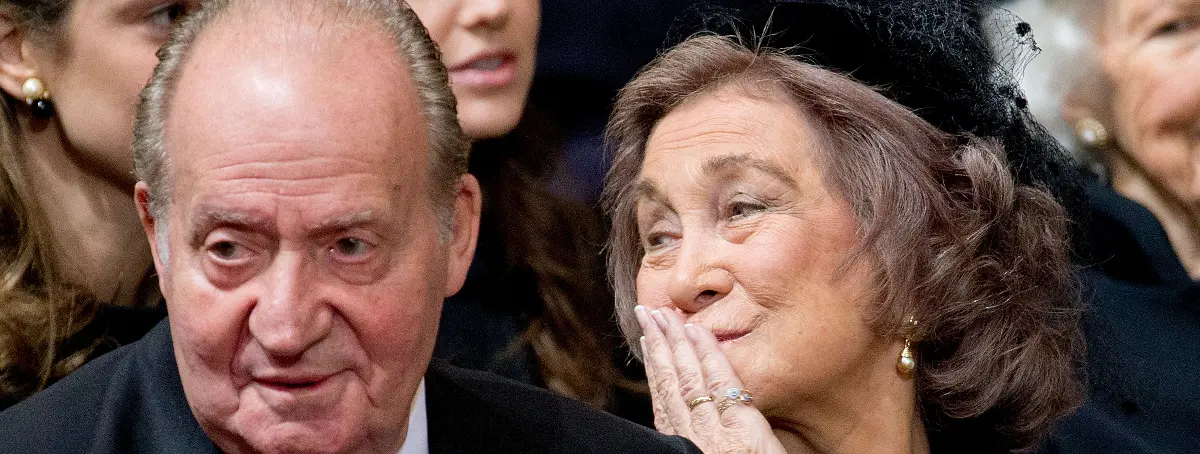 La infanta Elena ha sido la encargada de explicarle a su padre que la reina Sofía está grave