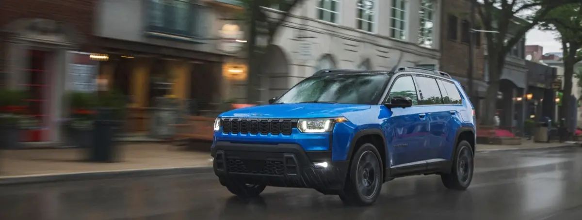 Jeep Cherokee 2026, todoterreno con tracción total de serie y ADN clásico, la leyenda se renueva