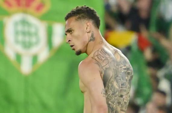 Antony, del Betis, acusado de maltratar a los miembros del staff