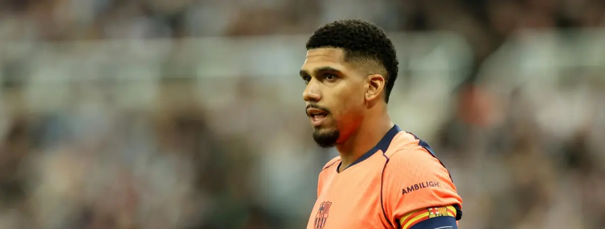 Ronald Araujo preocupa al equipo, resta más que suma, juegan con diez