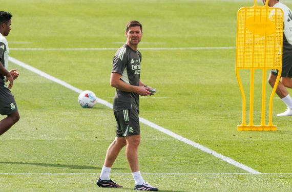 Xabi Alonso le pide que siga en el Real Madrid, pero no se fía, tiene seis ofertas