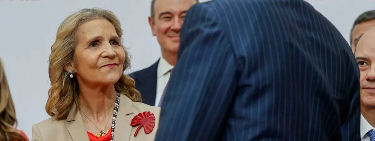 La infanta Elena le dice a su hermano, Felipe VI, que papá ha rechazo la invitación