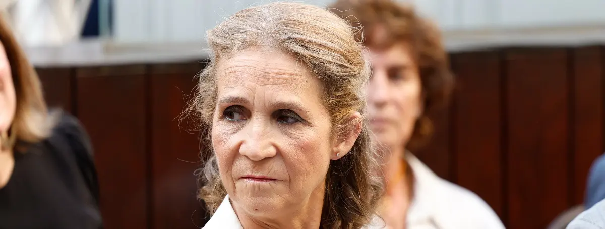 La infanta Elena amenaza a su hermano con llevar a su padre a Madrid