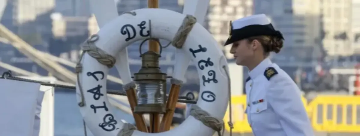 Oficiales de San Javier explican a sus familias que Leonor come a la carta