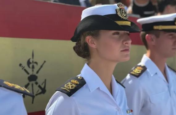 Oficiales de San Javier explican a sus familias que Leonor es una calamidad en el simulador