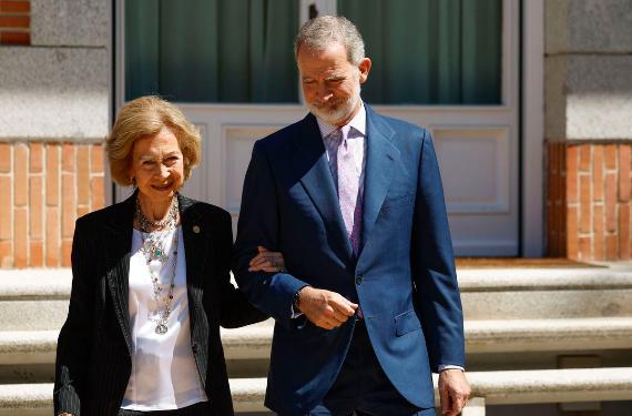 Felipe VI ha llorado mucho con su madre por su padre al que ha tenido que aprender a dejar de querer