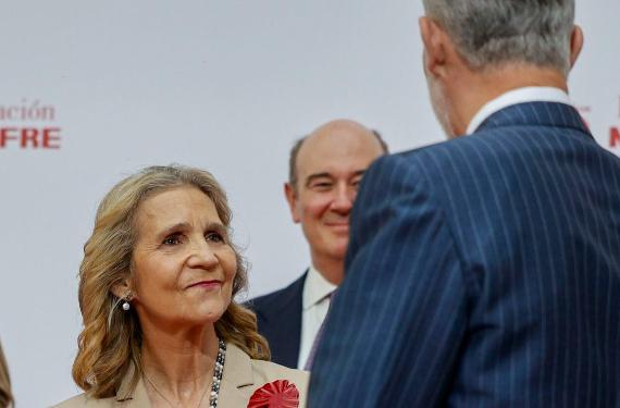La infanta Elena le dice a su hermano, Felipe VI, que papá ha rechazo la invitación