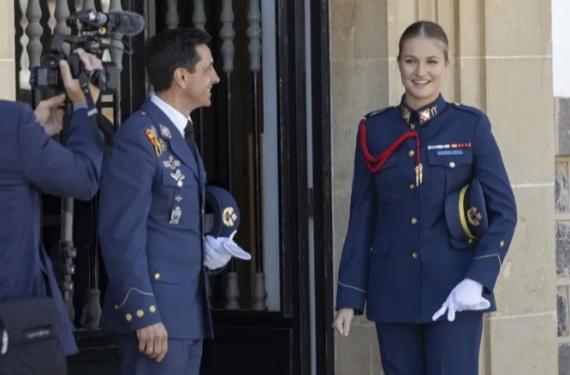 Compañeros de San Javier cuentan que Leonor está liada con un oficial