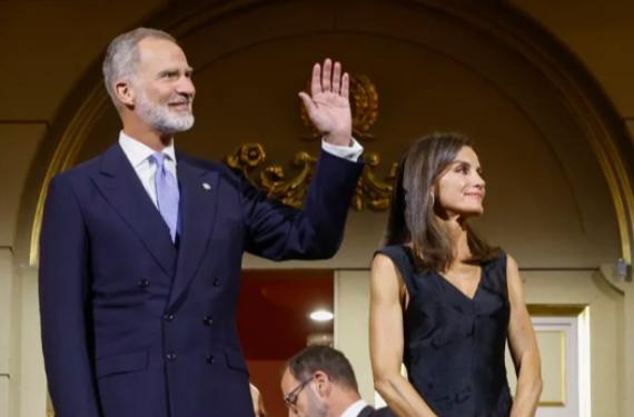 Felipe VI defiende a Letizia, pero no se acuesta con ella, no son matrimonio, hacen vida separadas