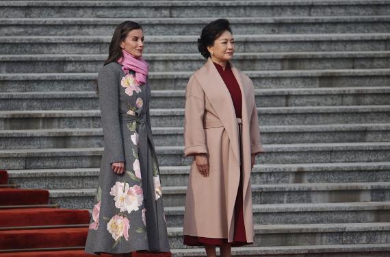 Peng Liyuan, la esposa del presidente de la República Popular China, termina harta de Letizia