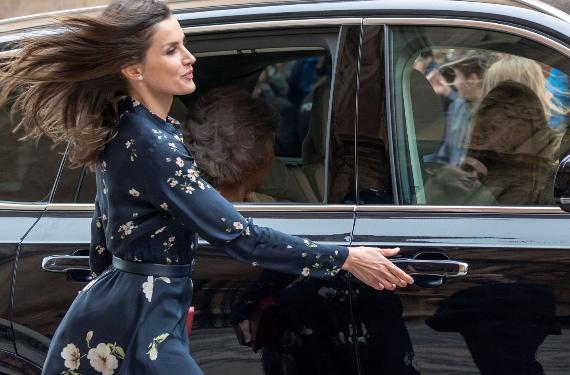 Letizia se queda como Dios la trajo al mundo dentro del coche oficial