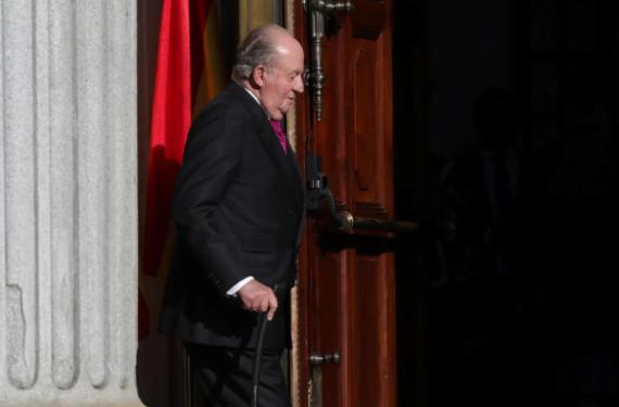 Juan Carlos I explica a sus hijas que los resultados que ha recibido de su último chequeo médico no son buenos
