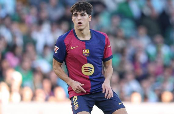 Pau Cubarsí, contra las cuerdas, es mejor, juega mejor y gusta más a Flick