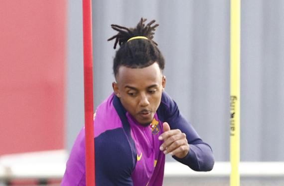 Flick participa en dos reuniones para echar a Kounde del Barça