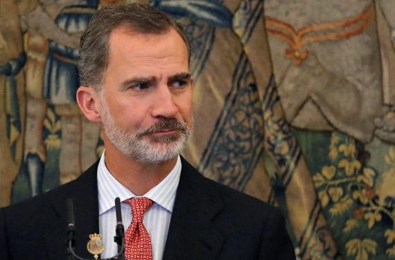 Felipe VI acuerda con sus hermanas la salida de su madre de la vida pública