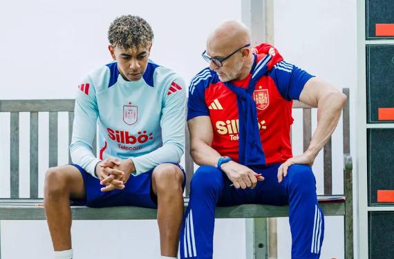Luis de la Fuente tira de las orejas a Lamine Yamal por su comportamiento fuera de la Roja