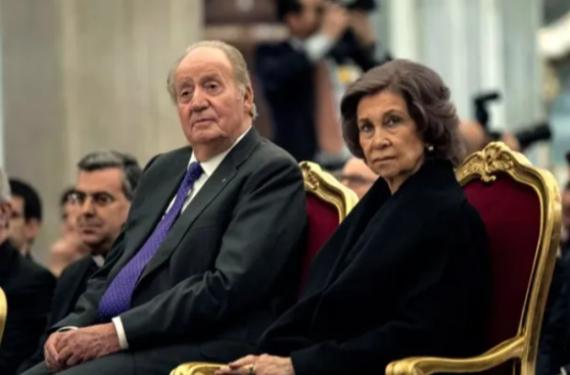 Juan Carlos I le ponía los cuernos a la reina Sofia con su prima