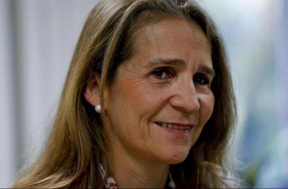 La infanta Elena calienta la comida de El Pardo con la fotografía prohibida