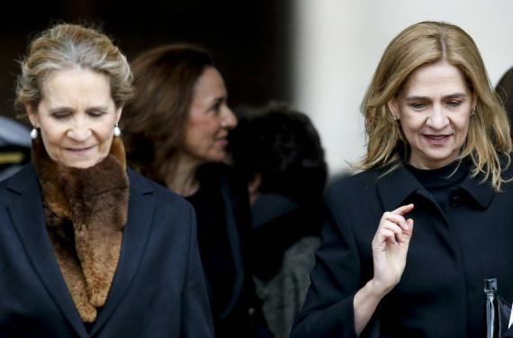 La infanta Elena y Cristina se niegan a aparecer en una foto familiar con Letizia