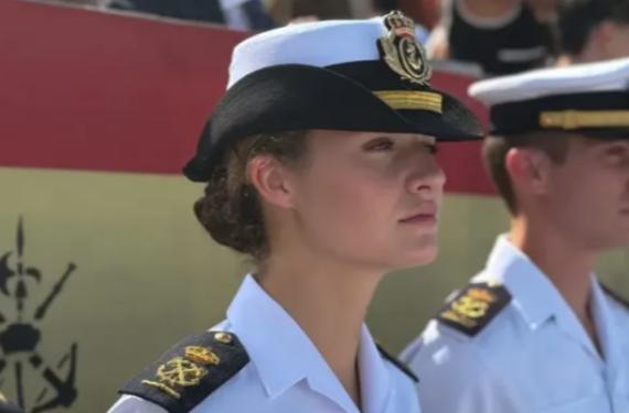 Compañeros de San Javier explican que Leonor tiene servicio de habitaciones