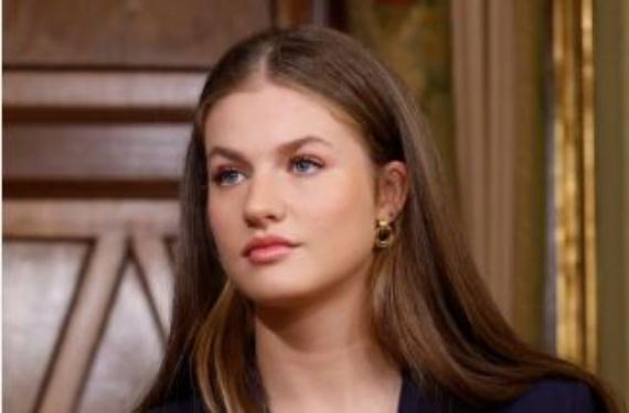 Leonor sale disfrazada por la noche para que no la reconozca nadie