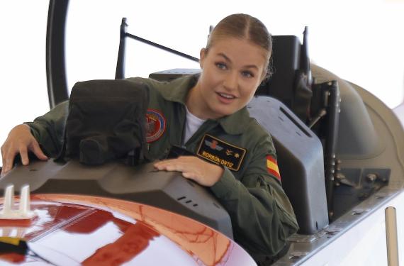 Compañeros de San Javier se quejan a los oficiales de que Leonor no hace nada