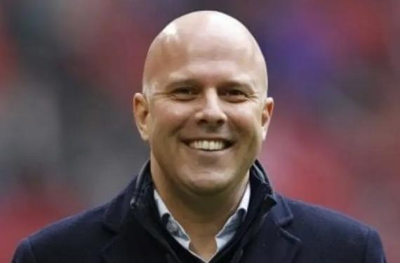 El Liverpool le promete que será titular si cambia a Xabi Alonso por Arne Slot