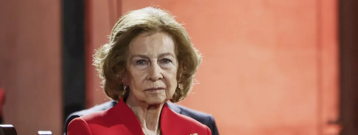 Domingo negro en Zarzuela por la recaída de la reina Sofía que obliga a intervenir al equipo médico