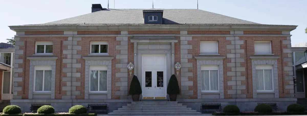 Zarzuela manda pertenencias en camiones de mudanza a la mansión adquirida en Madrid