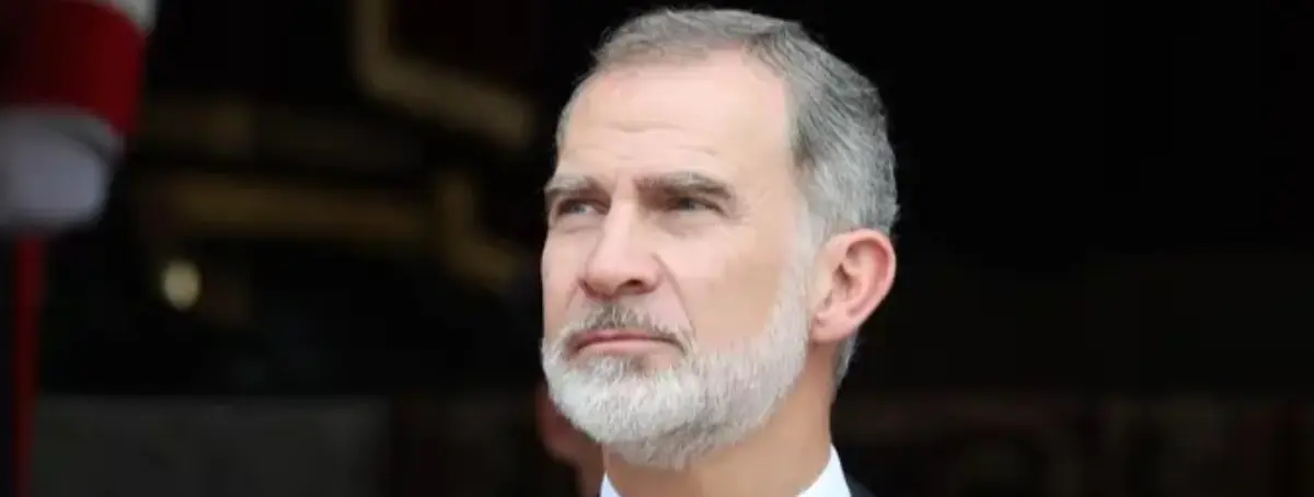 La temeridad de Felipe VI conduciendo con su mujer y sus hijas