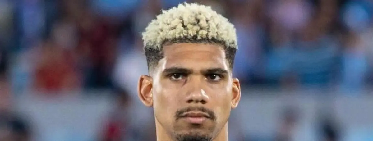 Ronald Araújo, contra las cuerdas, es mejor, juega mejor y gusta más a Flick