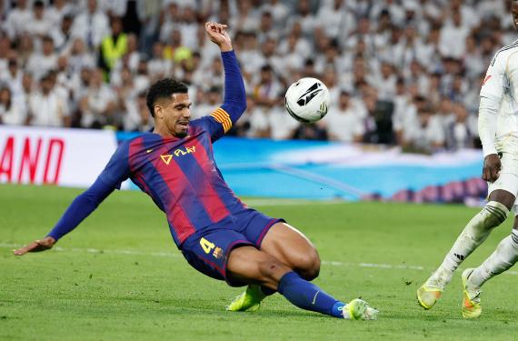 Rechaza ser el sustituto de Ronald Araujo en el Barça