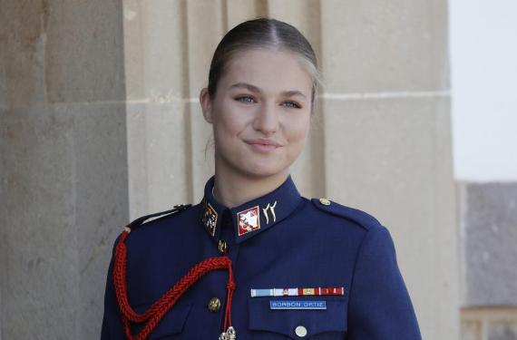 Compañeros de San Javier cuentan que Leonor fuma y bebe en exceso