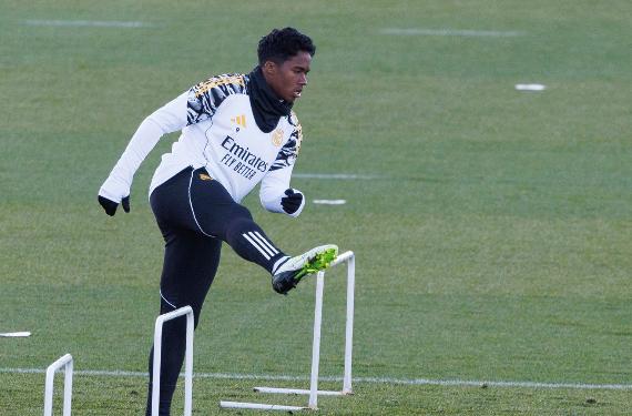 Endrick le pinta la cara a Xabi Alonso