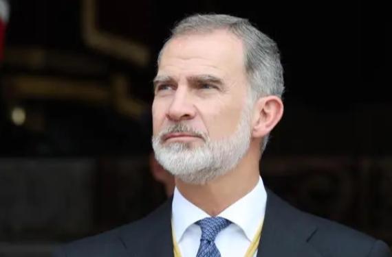 La temeridad de Felipe VI conduciendo con su mujer y sus hijas