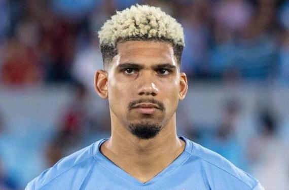 Ronald Araújo, contra las cuerdas, es mejor, juega mejor y gusta más a Flick